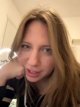 Snapshot of Sashabunny chatting on November 24, 2025, 7:47 pm Sashabunny online show from November 24, 2025, 7:47 pm