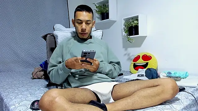 Aronxxs online show from February 11, 2025, 10:14 am