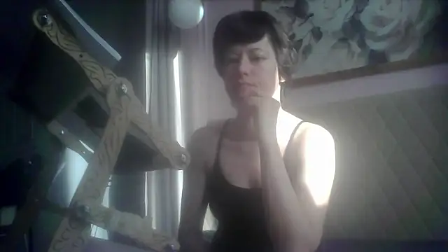 SunElizabeth online show from May 22, 2026, 2:31 am