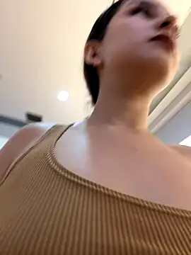 Snapshot of Mon_Cherry chatting on October 7, 2025, 12:44 am Mon Cherry online show from October 7, 2025, 12:44 am