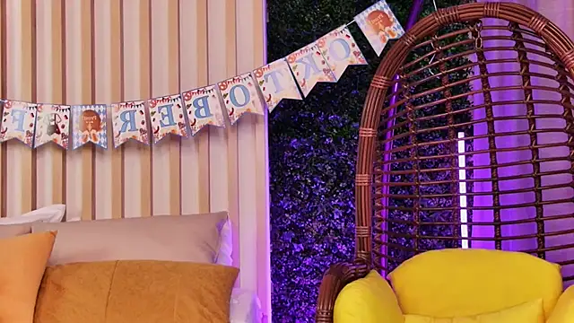 LunaWills  online show from October 1, 2025, 4:17 am