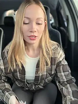 LavenderHot online show from November 17, 2025, 2:15 am