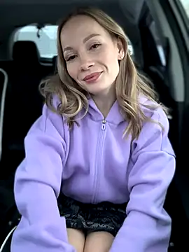 LavenderHot online show from November 19, 2025, 2:11 am