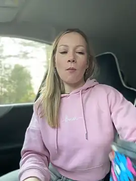 LavenderHot online show from October 18, 2025, 1:40 am