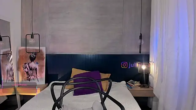 Snapshot of _julietta chatting on May 6, 2026, 1:04 pm julietta online show from May 6, 2026, 1:04 pm