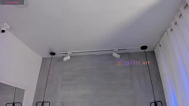 Snapshot of _julietta chatting on May 1, 2026, 12:54 pm julietta online show from May 1, 2026, 12:54 pm