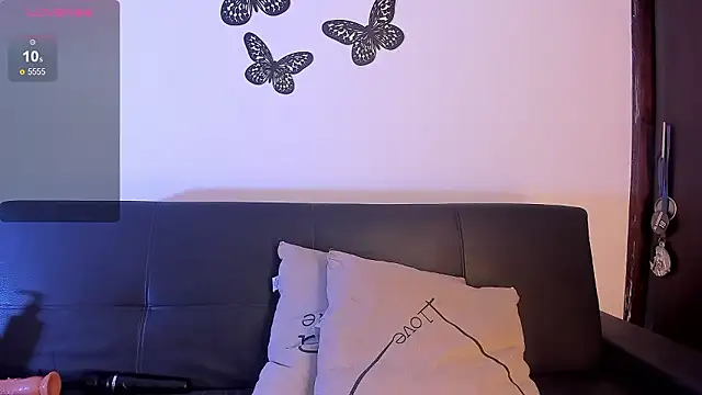 Snapshot of Miiel_rosa chatting on December 7, 2024, 2:30 pm Miiel rosa online show from December 7, 2024, 2:30 pm