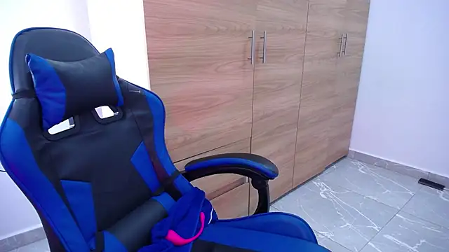 Deiisy Queen online show from November 18, 2025, 10:24 pm