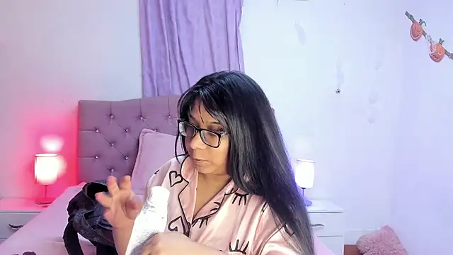 Latinabombsheell online show from October 16, 2025, 3:26 am