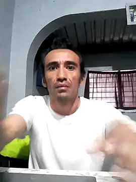 Snapshot of EIGUAP00 chatting on May 25, 2026, 1:54 pm EIGUAP00 online show from May 25, 2026, 1:54 pm