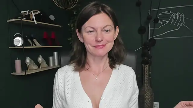 VivianWILD online show from October 13, 2025, 6:26 am