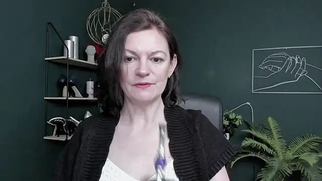 VivianWILD online show from May 15, 2026, 6:33 am