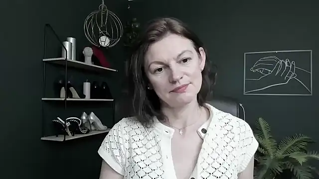 VivianWILD online show from June 10, 2026, 6:36 am