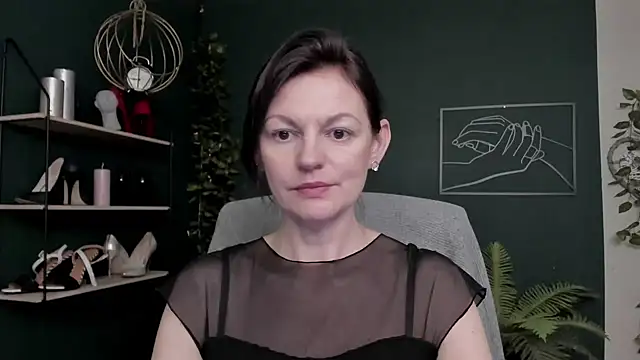 VivianWILD online show from December 15, 2025, 8:20 am