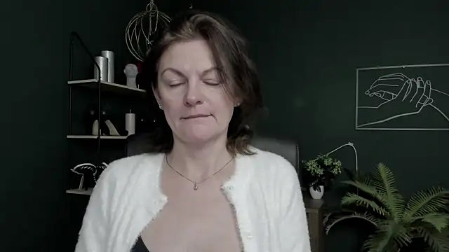 VivianWILD online show from May 12, 2026, 5:48 am