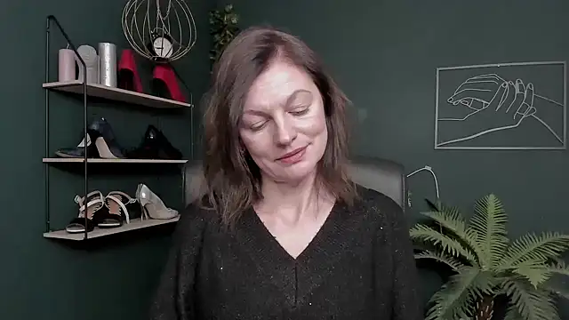 VivianWILD online show from November 17, 2025, 10:41 am