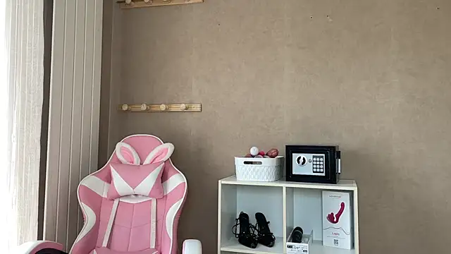 lucie mehott online show from November 30, 2025, 9:54 am