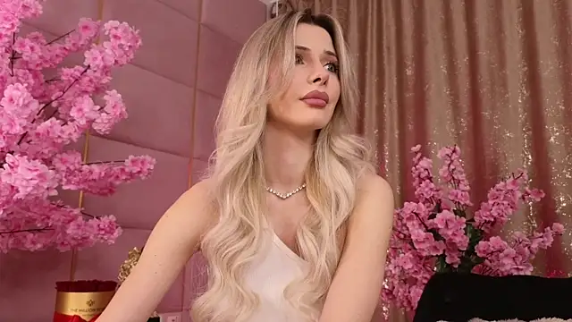 Elliblue online show from December 1, 2025, 9:15 pm