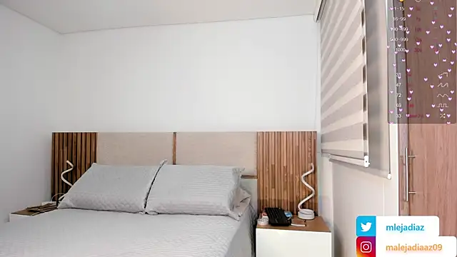 MalejaDiaz  online show from September 29, 2025, 9:53 pm