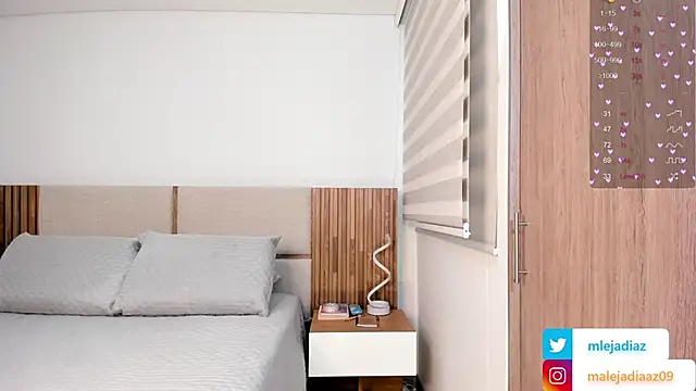 MalejaDiaz  online show from September 19, 2025, 5:06 pm