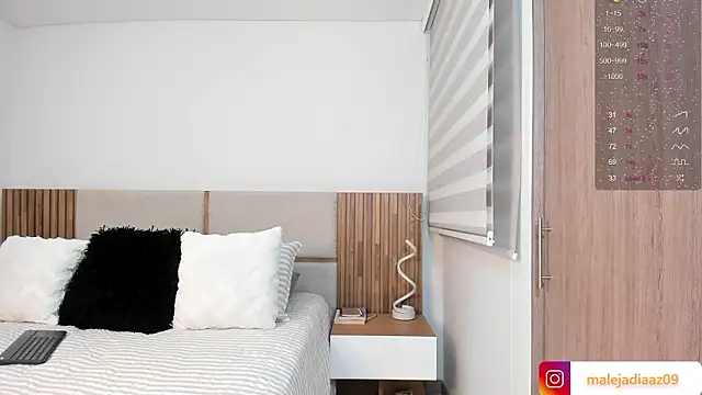 MalejaDiaz  online show from March 8, 2026, 12:19 pm