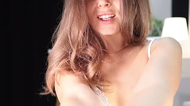 AnnittaStar online show from December 5, 2025, 3:16 am