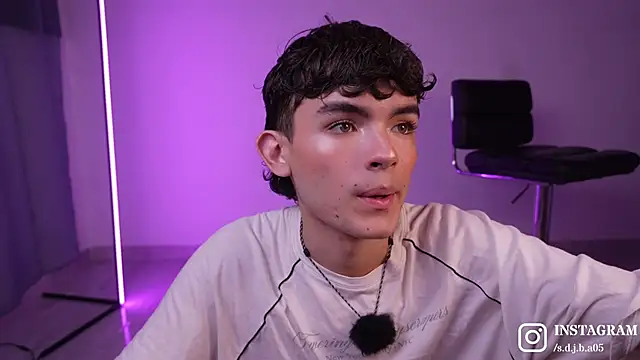 Snapshot of Angelo_018 chatting on March 4, 2026, 3:47 am Angelo 018 online show from March 4, 2026, 3:47 am