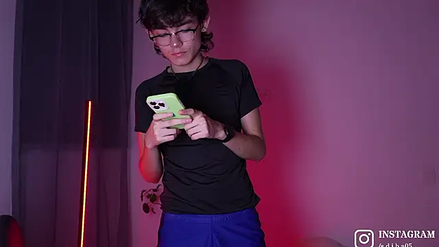 Snapshot of Angelo_018 chatting on February 5, 2026, 2:18 am Angelo 018 online show from February 5, 2026, 2:18 am