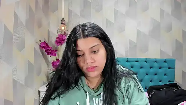 LindaBreeS online show from September 28, 2025, 2:02 pm