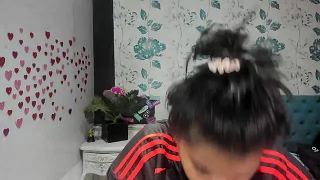 LindaBreeS online show from March 20, 2025, 8:19 pm