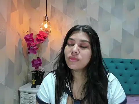 LindaBreeS online show from November 15, 2025, 10:19 am