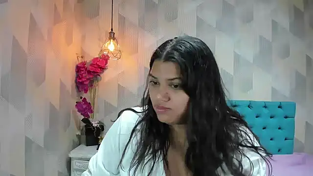 LindaBreeS online show from May 20, 2026, 2:25 pm