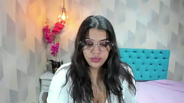 LindaBreeS online show from July 1, 2026, 1:44 pm