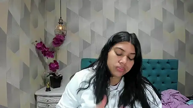 LindaBreeS online show from September 26, 2025, 2:35 pm