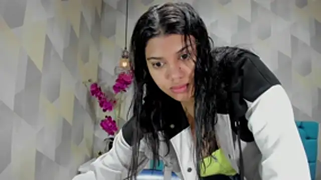 LindaBreeS online show from November 1, 2025, 12:32 pm