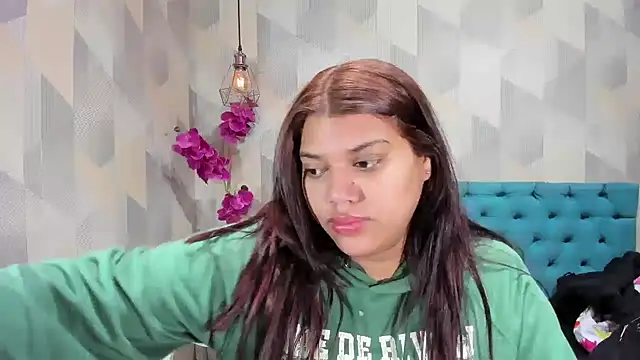 LindaBreeS online show from September 22, 2025, 1:06 pm