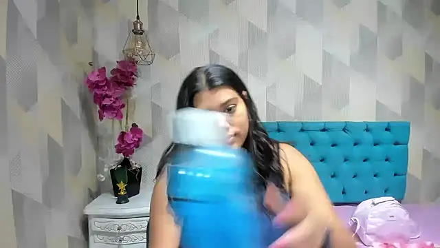 LindaBreeS online show from May 19, 2026, 2:35 pm