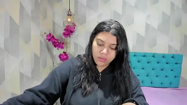 LindaBreeS online show from October 14, 2025, 1:12 pm