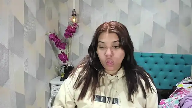 LindaBreeS online show from September 14, 2025, 4:02 am