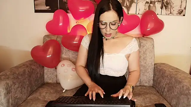 Snapshot of camii_evanss chatting on February 12, 2025, 6:19 pm camii evanss online show from February 12, 2025, 6:19 pm