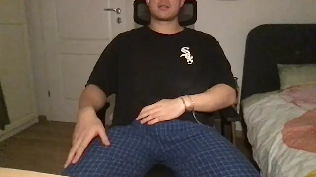 jungcock3210 online show from October 22, 2025, 5:01 pm