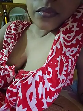 Snapshot of sexyindi_couple chatting on July 13, 2026, 2:44 am sexyindi couple online show from July 13, 2026, 2:44 am