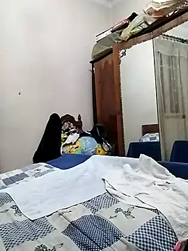 Snapshot of Lucia8600 chatting on October 15, 2025, 7:44 pm Lucia8600 online show from October 15, 2025, 7:44 pm