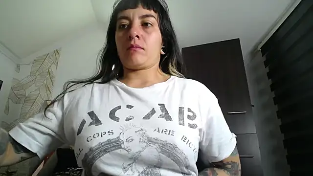 Naughty Kittenm online show from December 18, 2025, 10:41 am