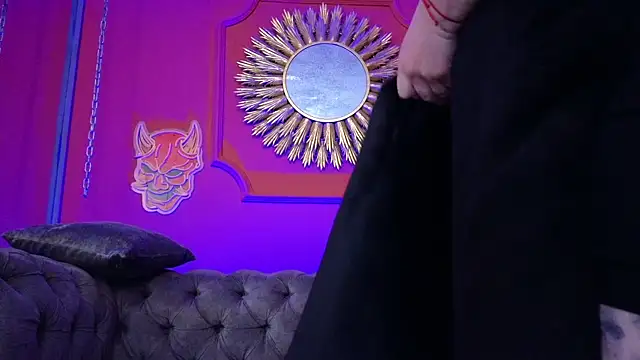 Julieta Russell online show from March 26, 2026, 12:14 pm