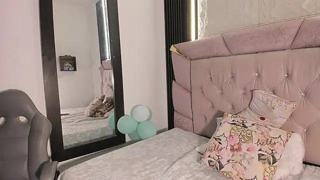 Snapshot of laurem-paulette chatting on February 23, 2026, 5:57 pm laurem-paulette online show from February 23, 2026, 5:57 pm