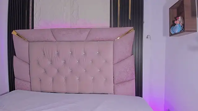 Snapshot of laurem-paulette chatting on February 13, 2026, 6:52 pm laurem-paulette online show from February 13, 2026, 6:52 pm