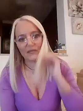 Snapshot of kikkastar chatting on February 2, 2025, 8:19 pm kikkastar online show from February 2, 2025, 8:19 pm