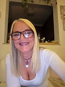 Snapshot of kikkastar chatting on February 14, 2025, 8:15 pm kikkastar online show from February 14, 2025, 8:15 pm