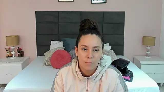 MadisonJenner online show from December 20, 2025, 11:13 am